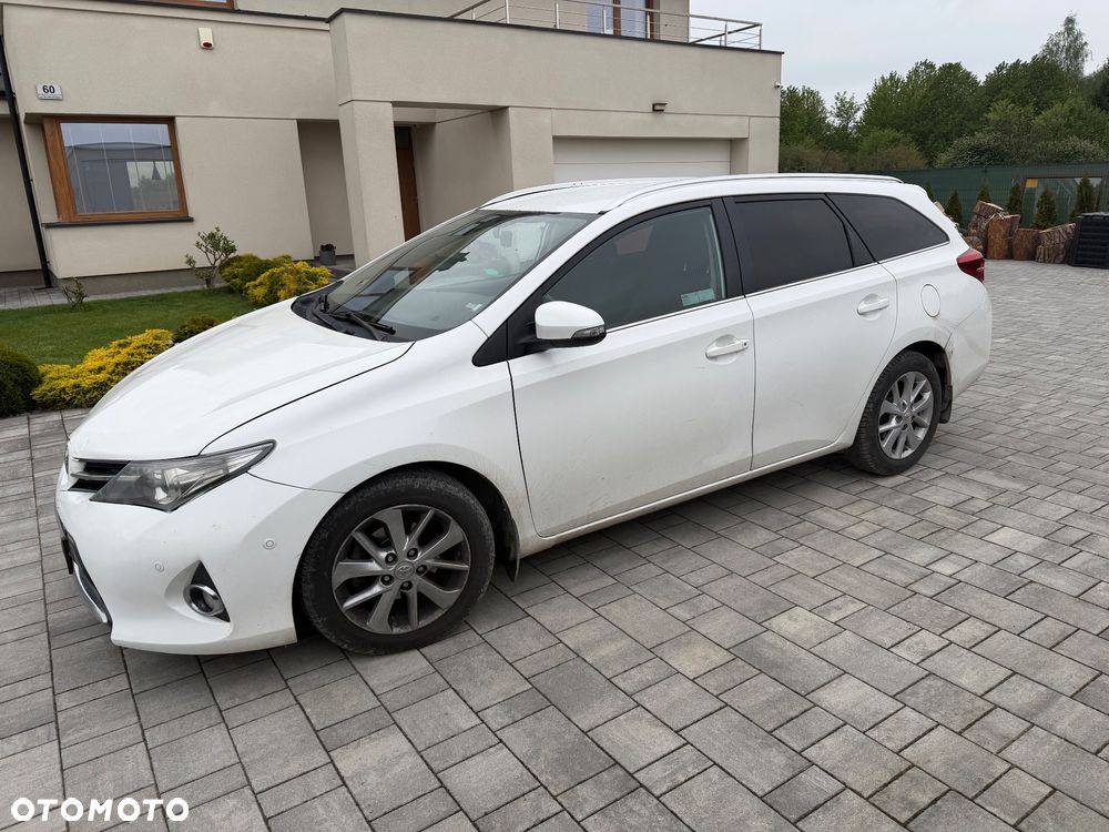 Toyota Auris 1.4 D-4D Premium - 1