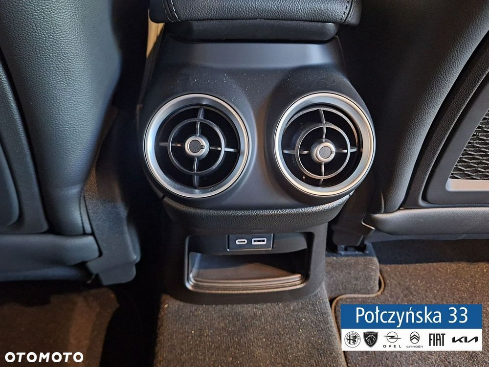 Alfa Romeo Stelvio - 14