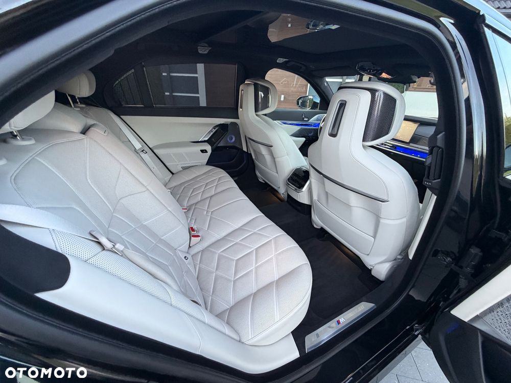 BMW Seria 7 740d xDrive - 38