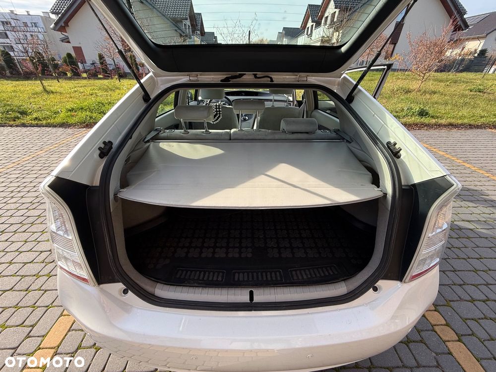 Toyota Prius 1.8 HSD Sol - 14