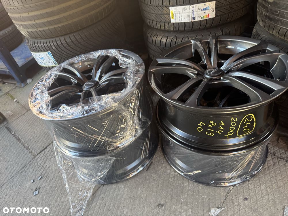 Felgi aluminiowe 5x114,3 8x19 et40 po renowacji - 2