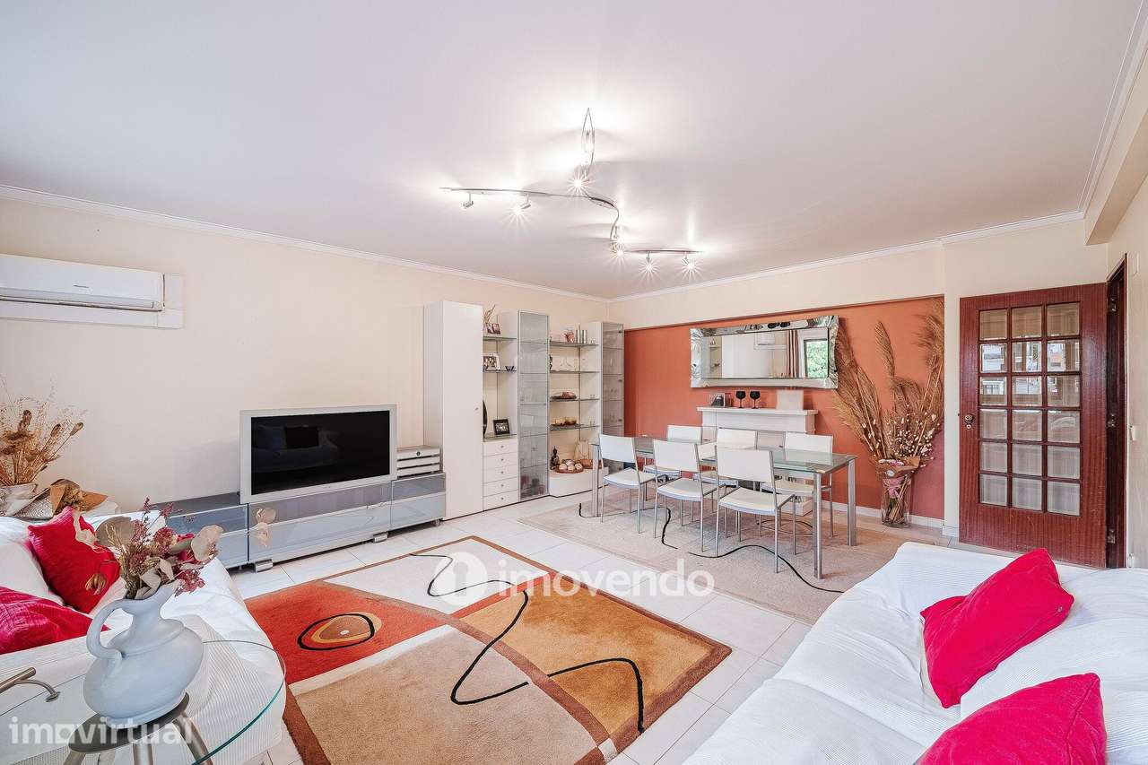 Apartamento T4, com áreas generosas, em Almada - Grande imagem: 5/53