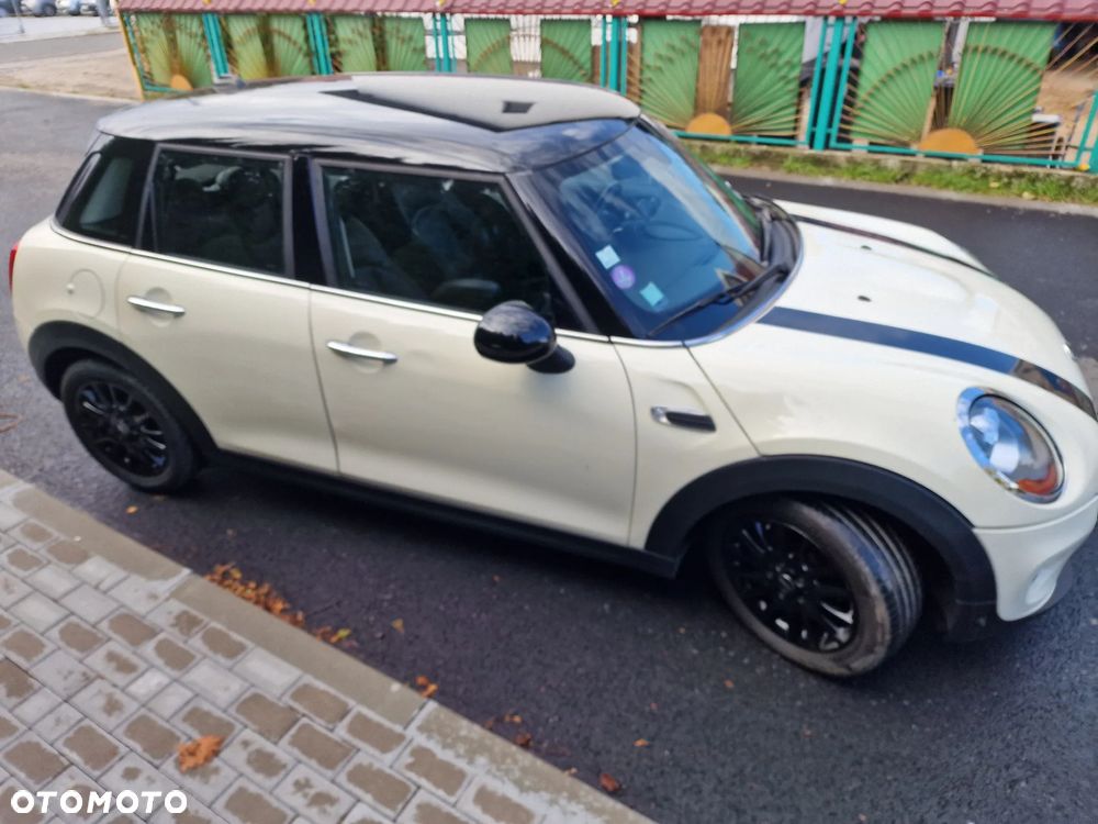 MINI Cooper Essential Trim - 4