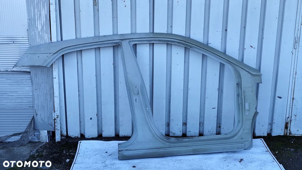 HYUNDAI I20 II POSZYCIE PROGU SLUPEK PRAWY 71122-C8000