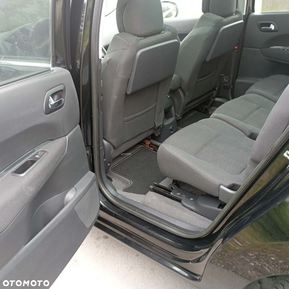 Peugeot 5008 1.6 THP Family 7os - 15
