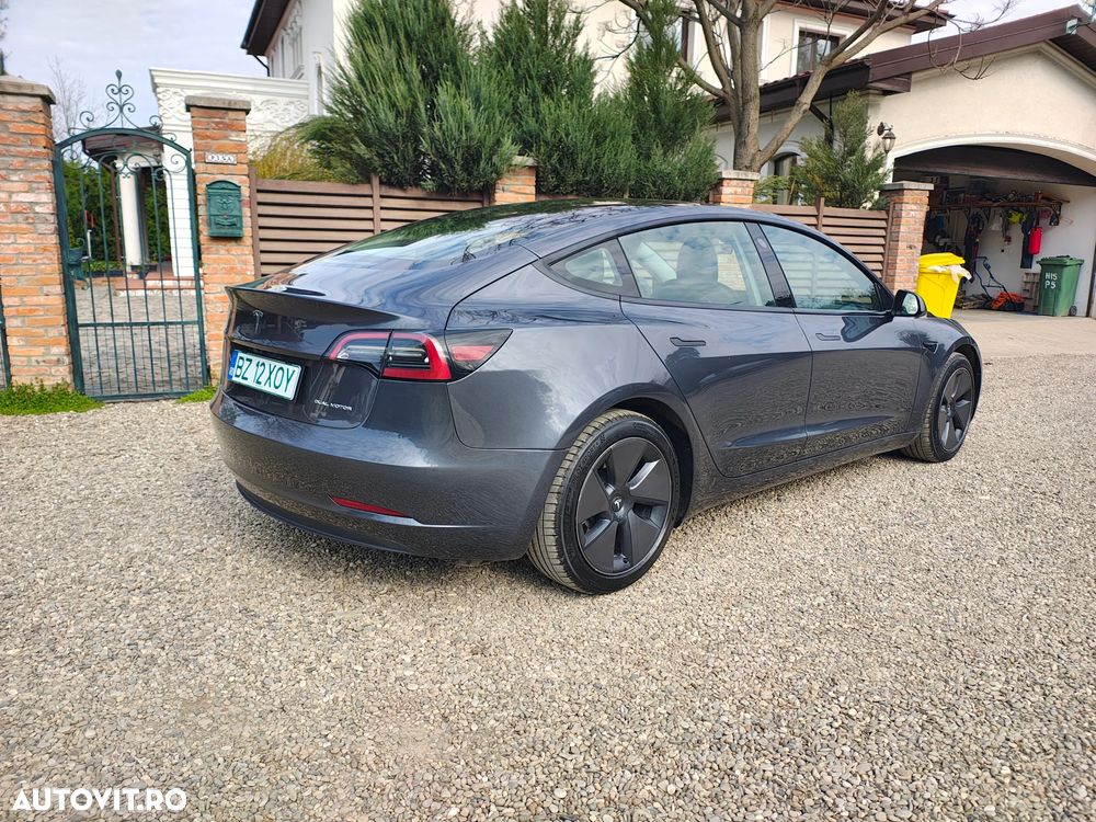 Tesla Model 3 - 4