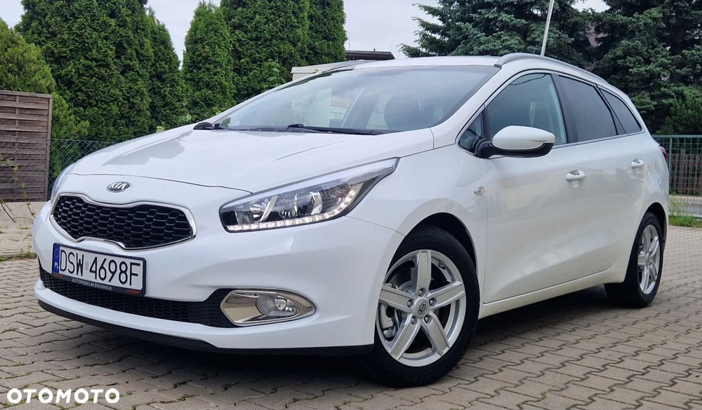 Kia Ceed 1.6 GDI Dream Team Edition - 10