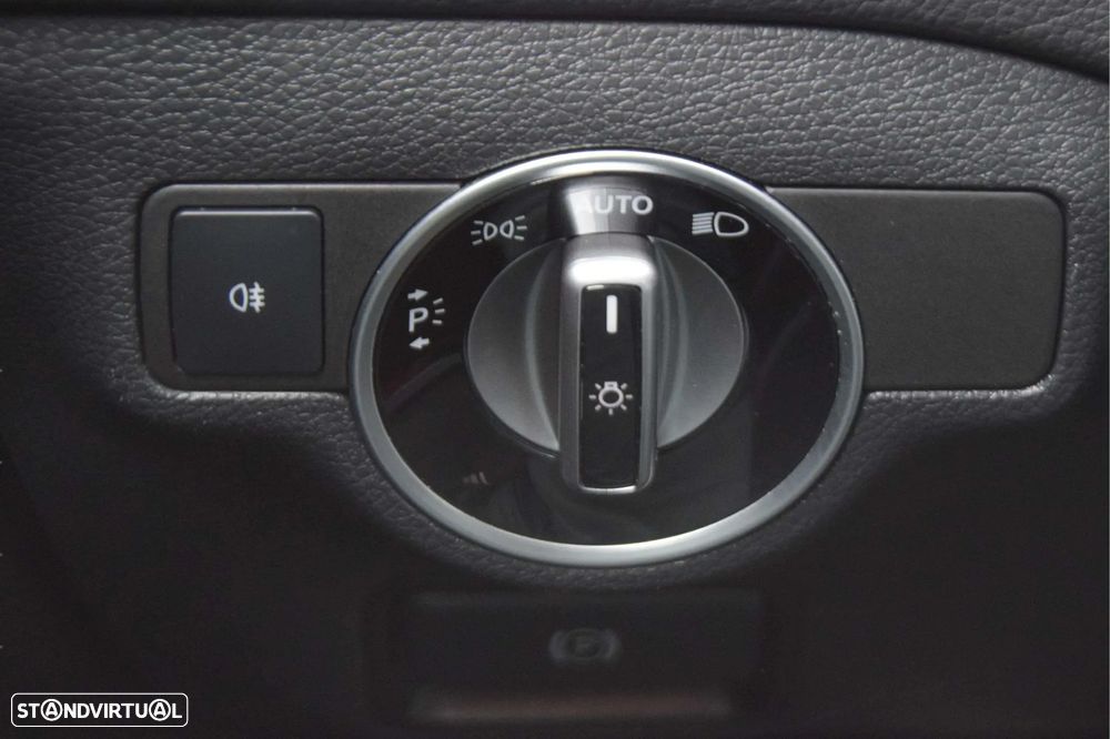 Mercedes-Benz CLA 180 d Shooting Brake AMG Line - 10