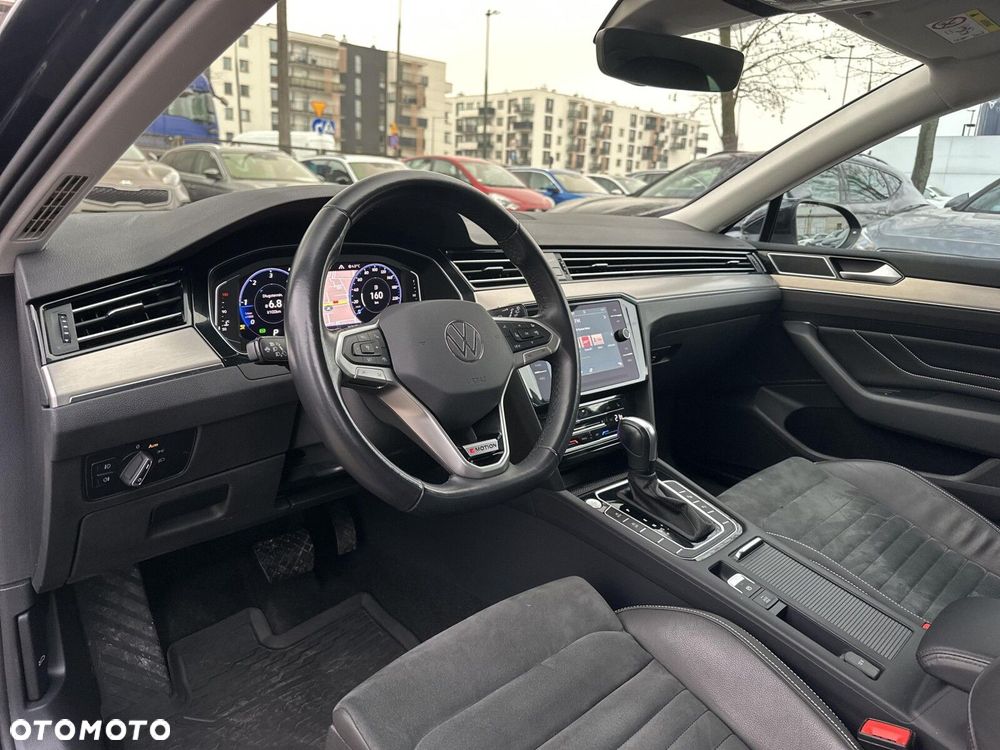 Volkswagen Passat - 12