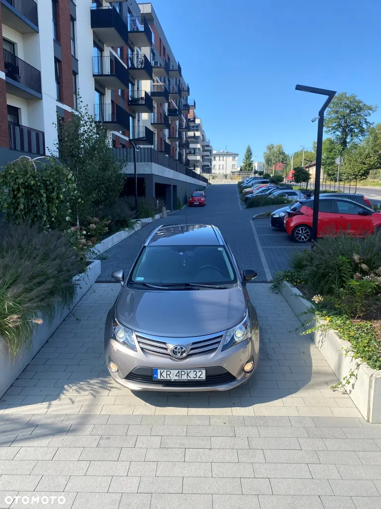 Toyota Avensis 2.0 D-4D Premium - 15