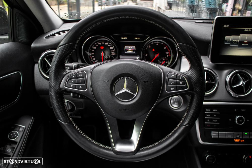 Mercedes-Benz GLA 180 d Urban - 12