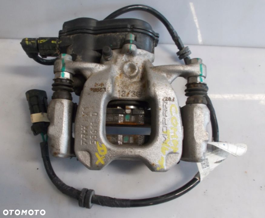 ZACISK HAMULCOWY TYŁ PRAWY JEEP COMPASS 2016-