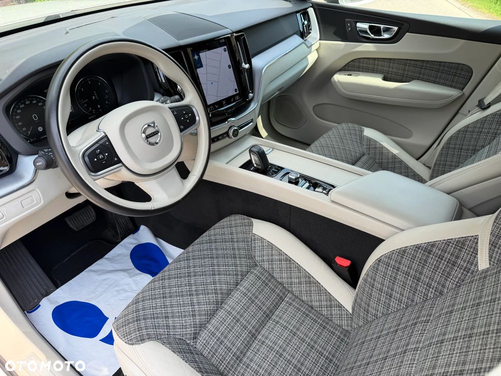 Volvo XC 60 B4 D AWD Momentum Pro - 9