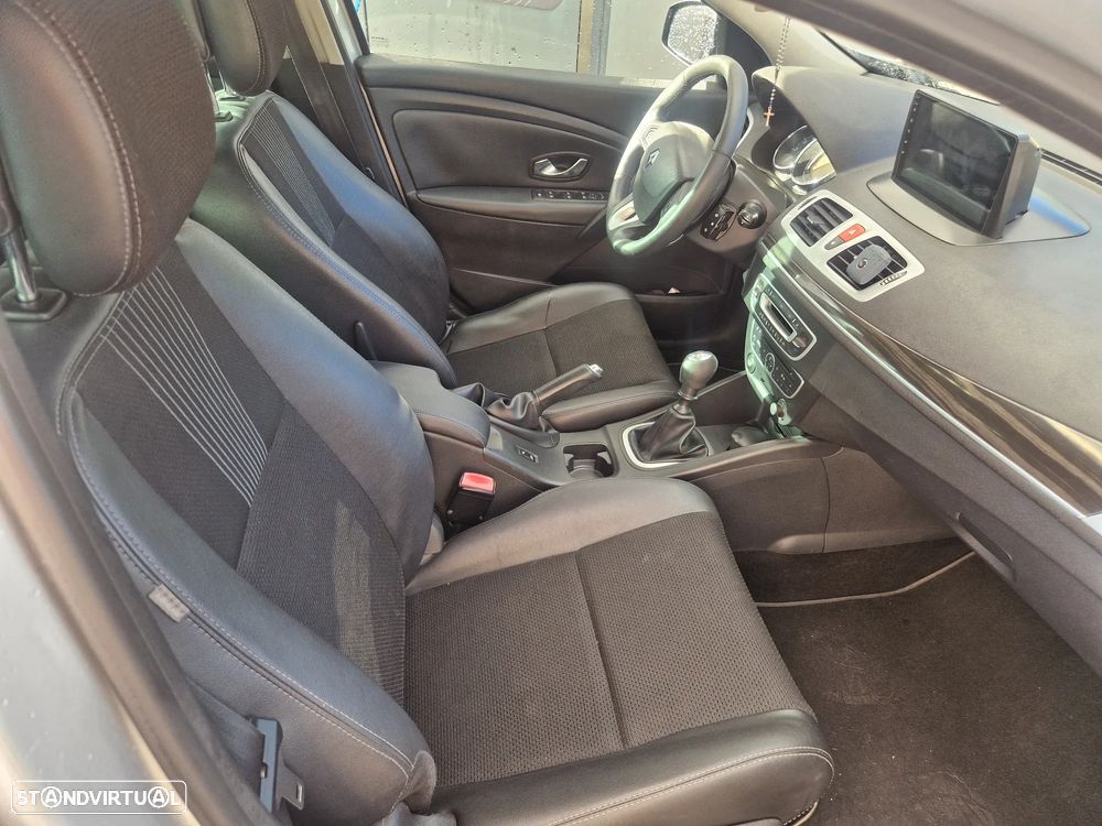 Renault Mégane Sport Tourer 1.5 dCi Dynamique S CO2 Champion - 4