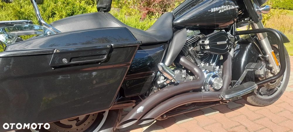Harley-Davidson Touring Street Glide - 11