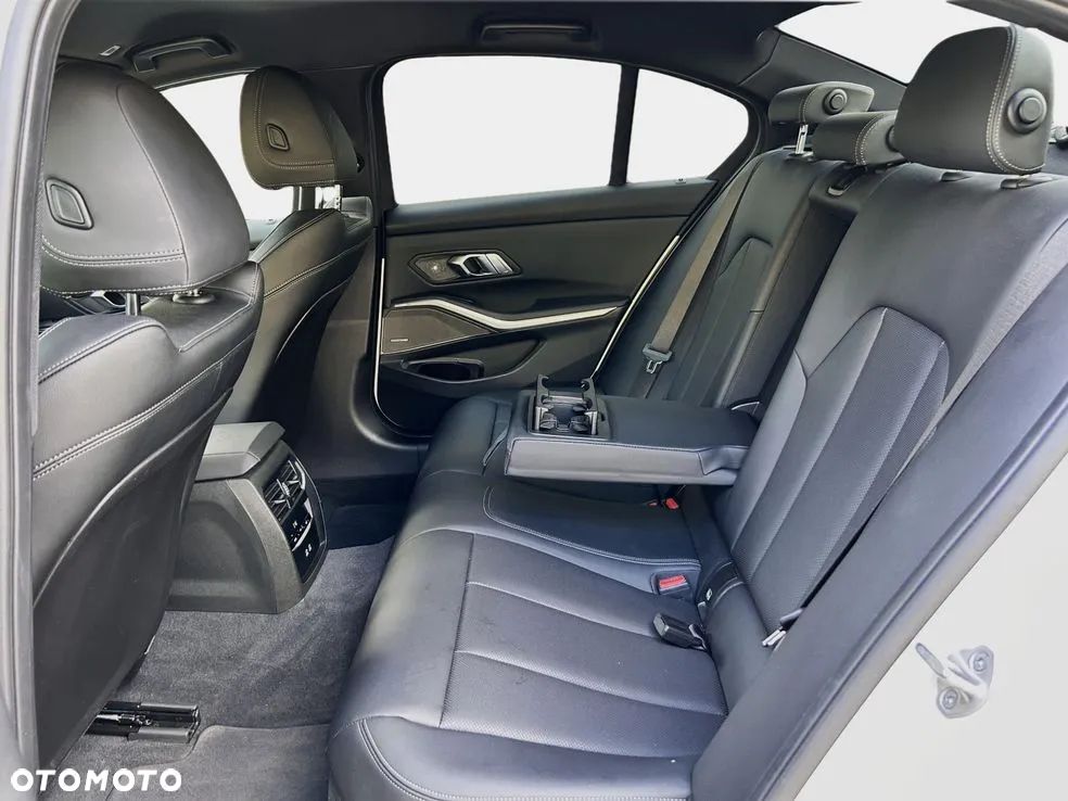 BMW Seria 3 - 32