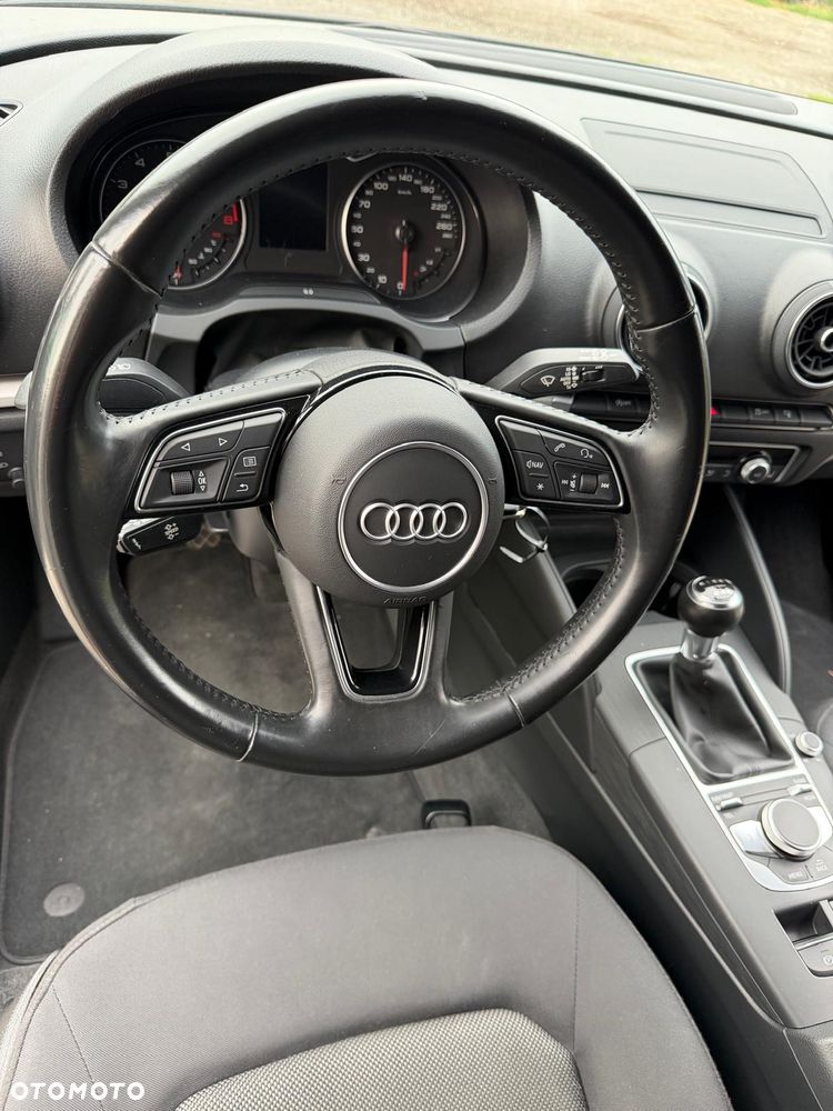 Audi A3 Sportback 1.2 TFSI Ambiente - 11