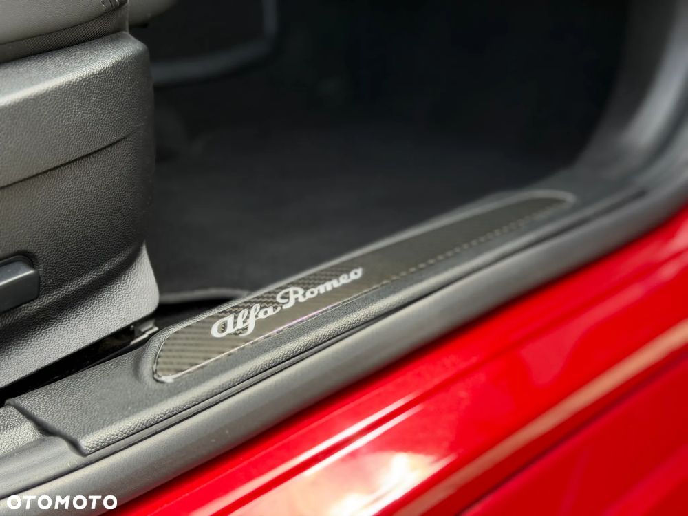 Alfa Romeo Giulia 2.2 AT8-Q4 Veloce - 19