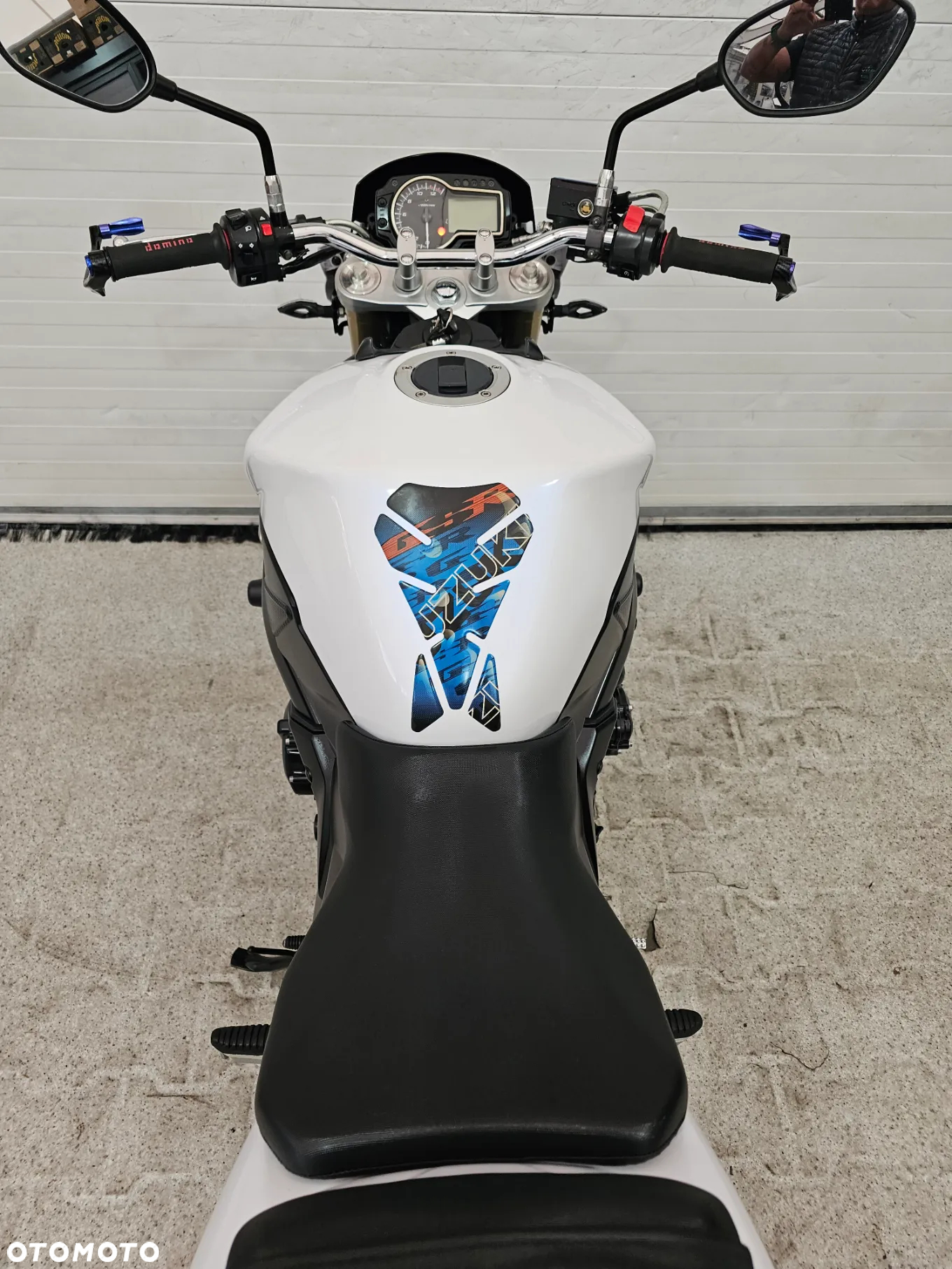 Suzuki GSR - 35