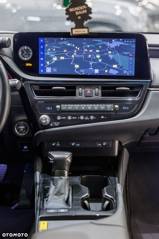 Lexus ES 300h Business Edition - 26