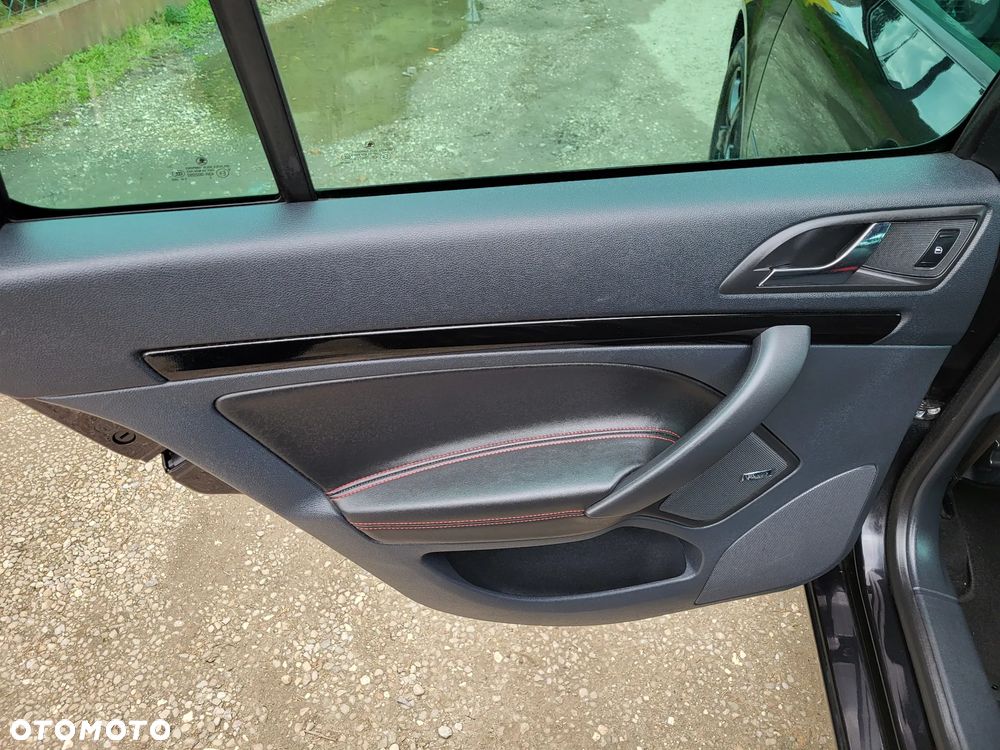 Skoda Octavia Combi 2.0 TDI DPF DSG RS - 22