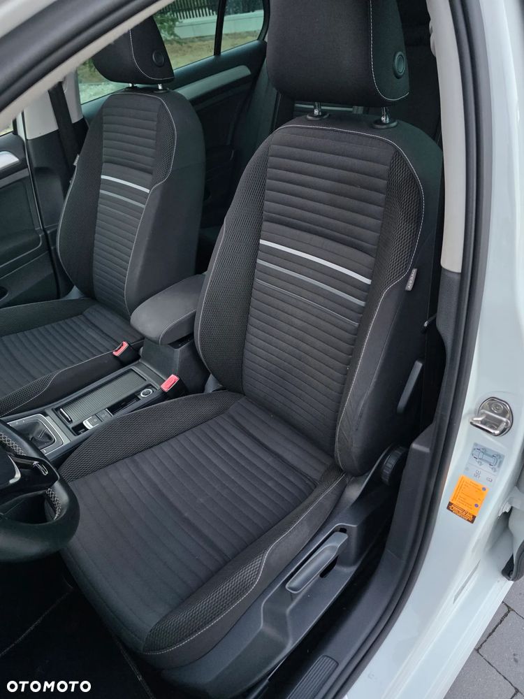 Volkswagen Golf - 27