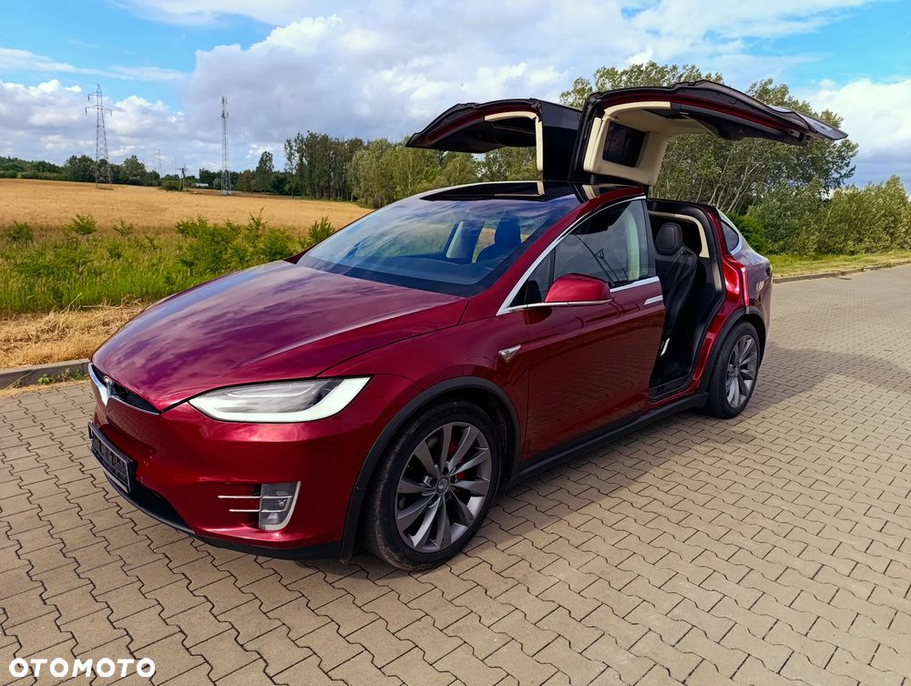 Tesla Model X - 9