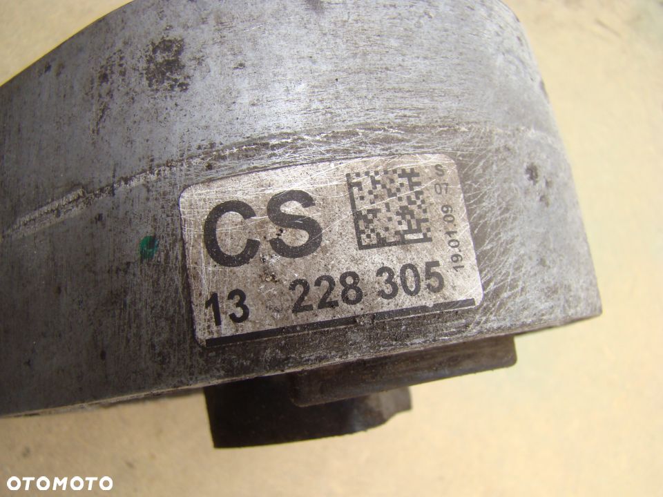 PODUSZKI ŁAPA PODUSZKA SILNIKA SKRZYNI OPEL INSIGNIA 13228305 CS 1,6T , 1,8 skrzynia M32 - 4