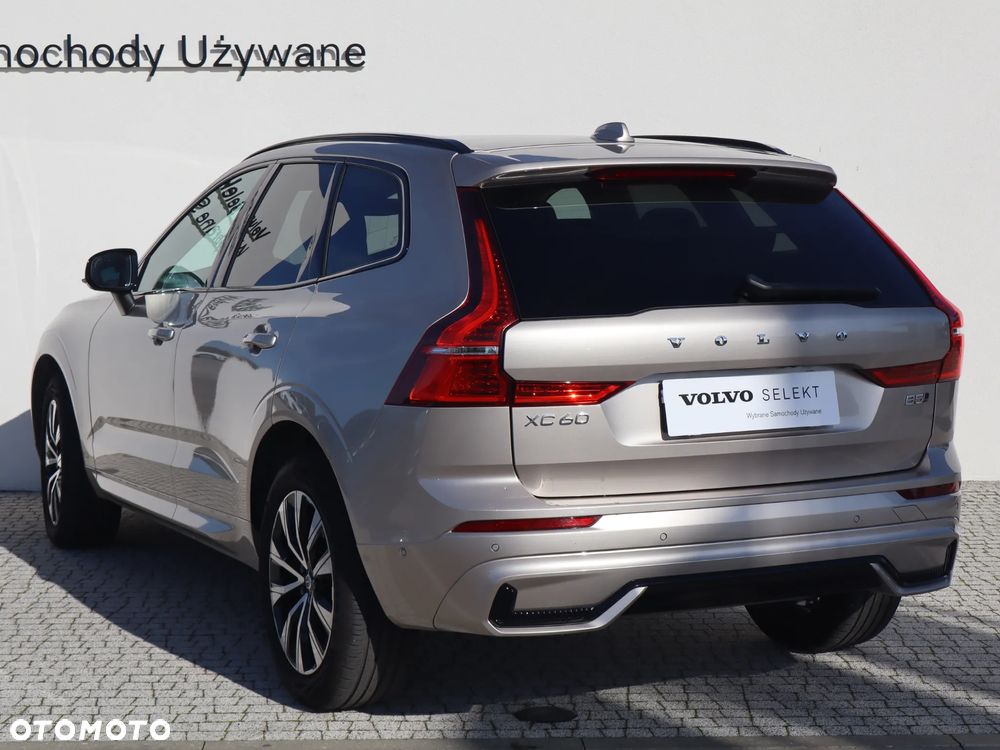 Volvo XC 60 B5 B AWD Plus Dark - 4