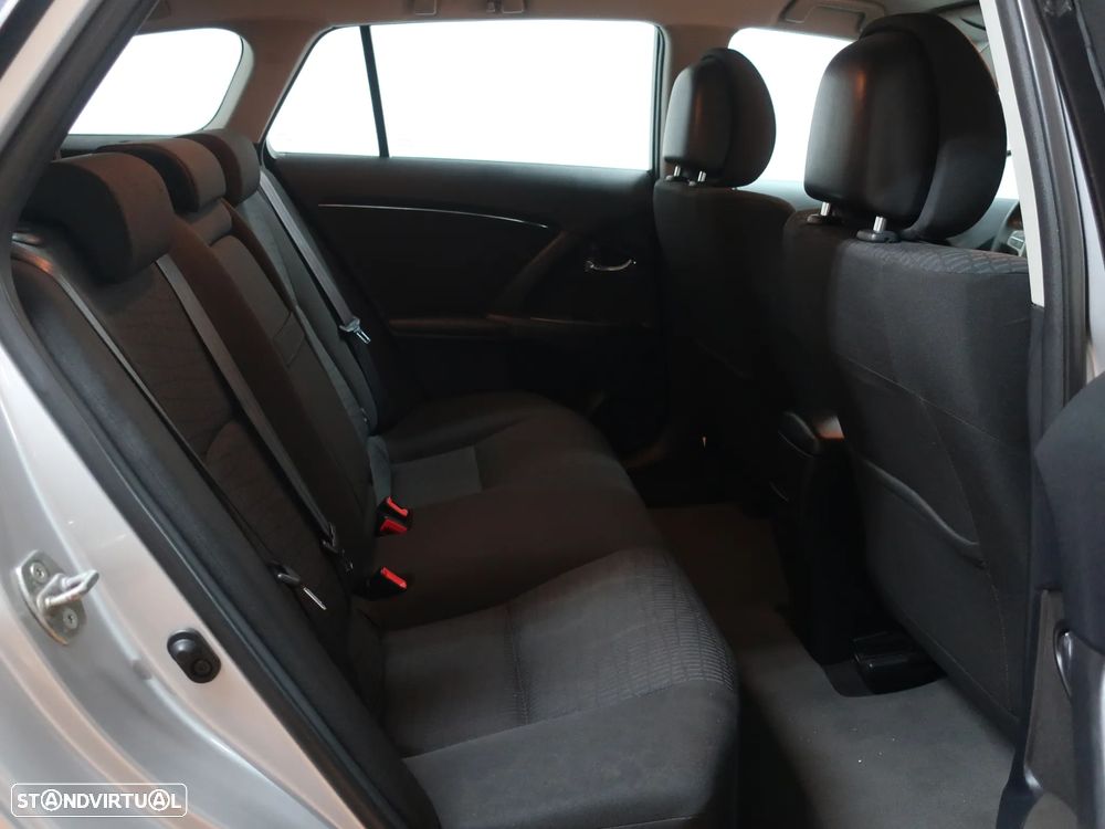 Toyota Avensis SW 2.0 D-4D Exclusive - 23