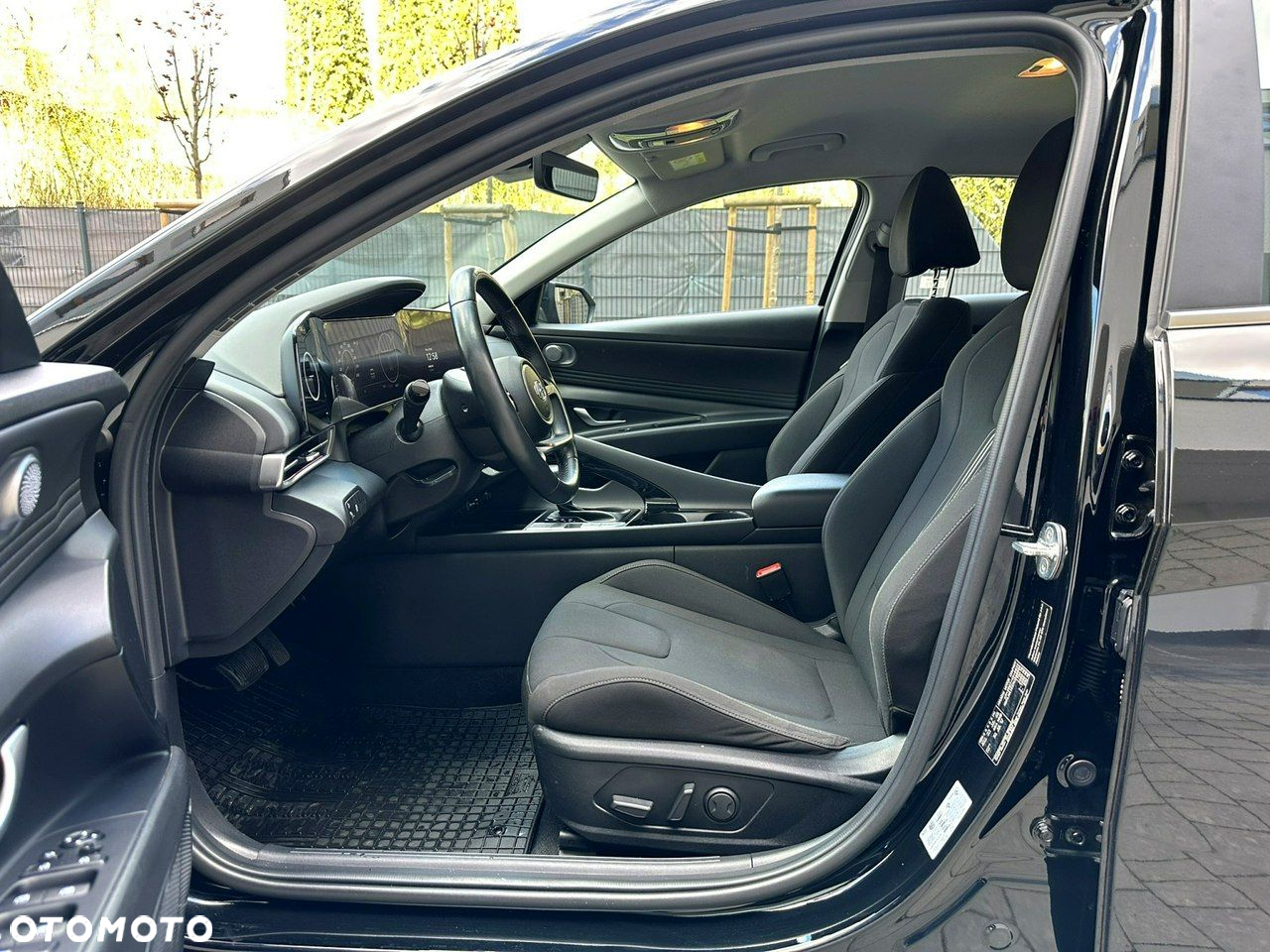 Hyundai Elantra 1.6 Executive CVT - 13