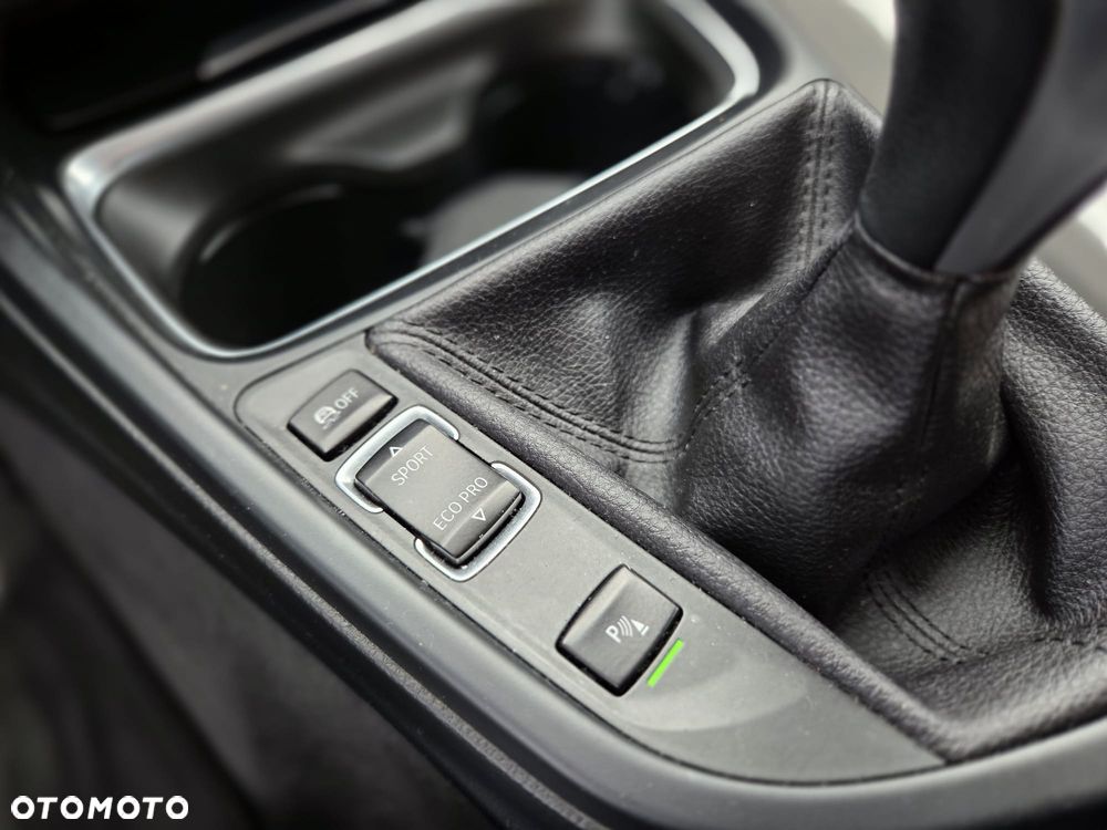 BMW Seria 3 318d - 16