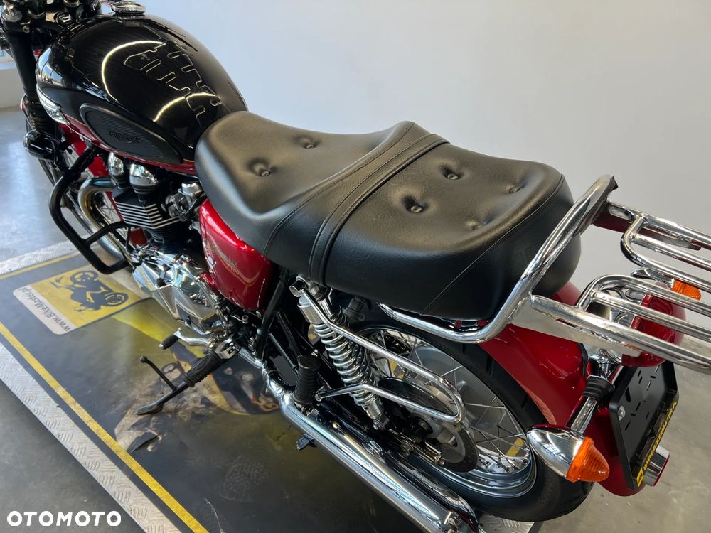 Triumph Bonneville - 18
