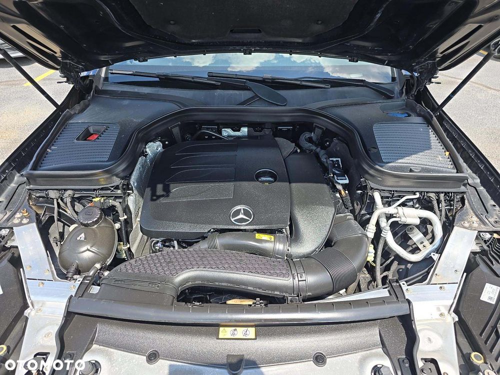 Mercedes-Benz GLC 300 4Matic 9G-TRONIC AMG Line - 11