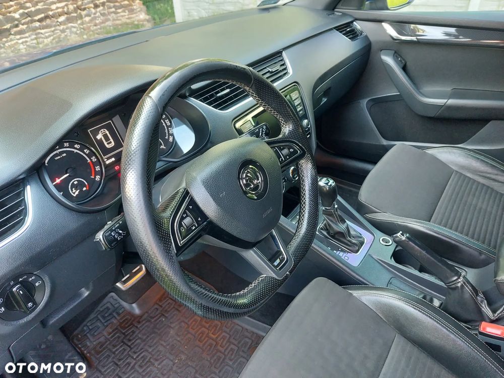 Skoda Octavia 2.0 TDI RS DSG - 17
