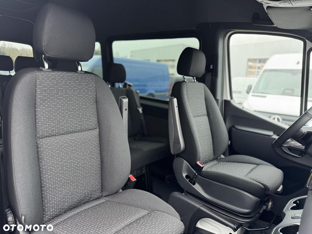 Mercedes-Benz Sprinter - 11