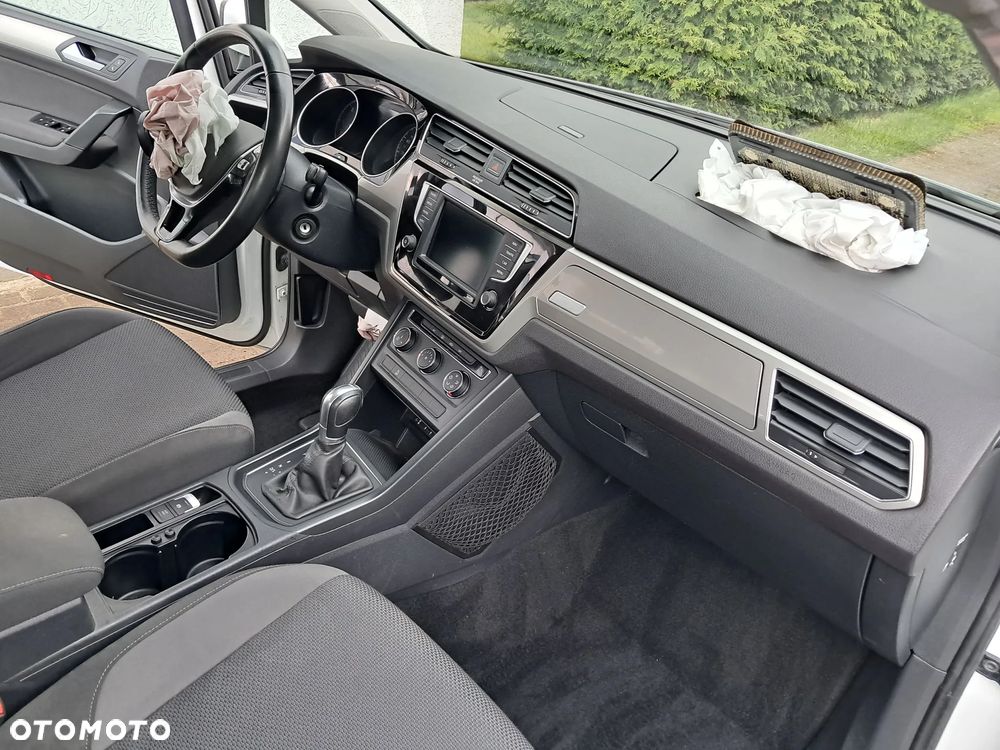 Volkswagen Touran - 15