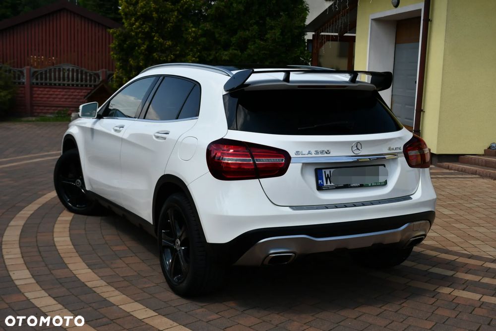 Mercedes-Benz GLA 250 4-Matic AMG Line - 2