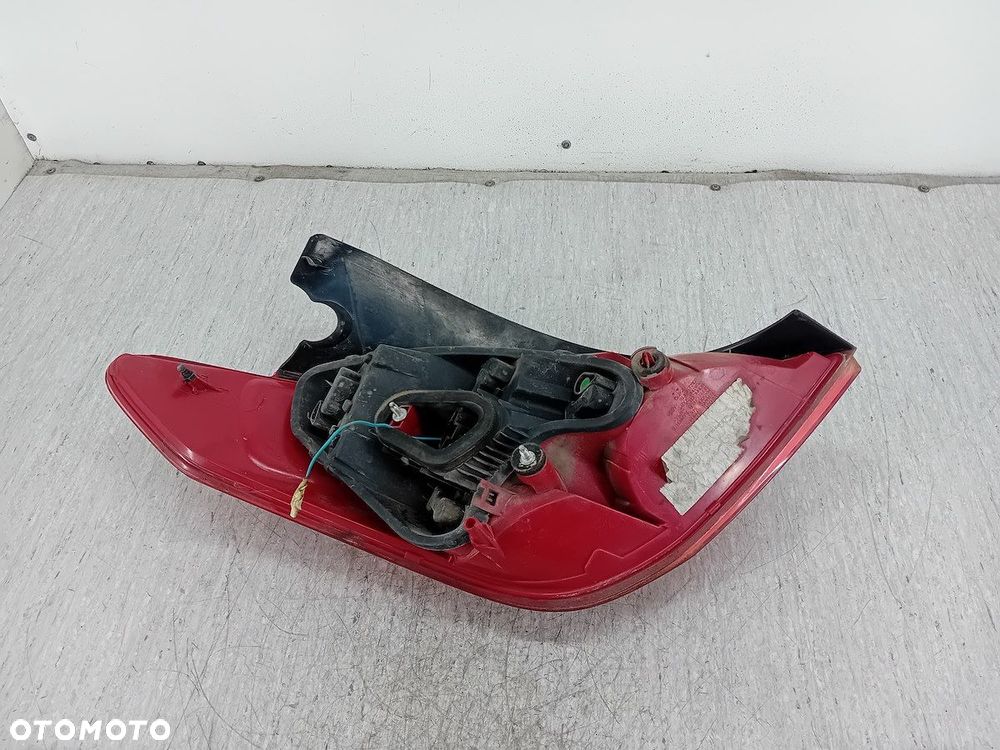 LAMPA TYLNA PRAWA PEUGEOT 308 I 9680425680 HATCHBACK - 3