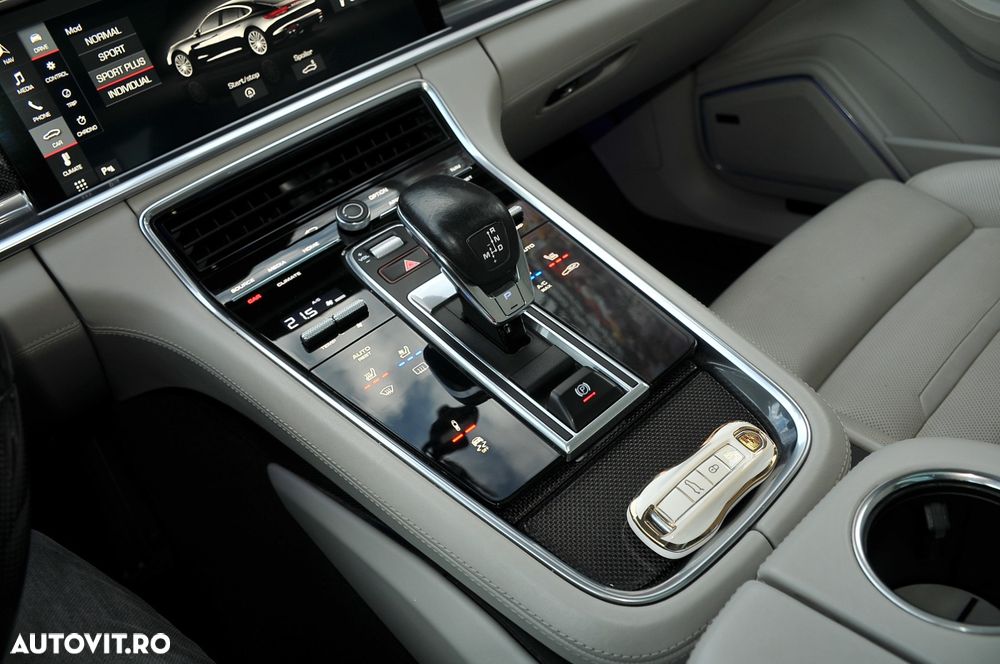 Porsche Panamera 4S Executive - 17