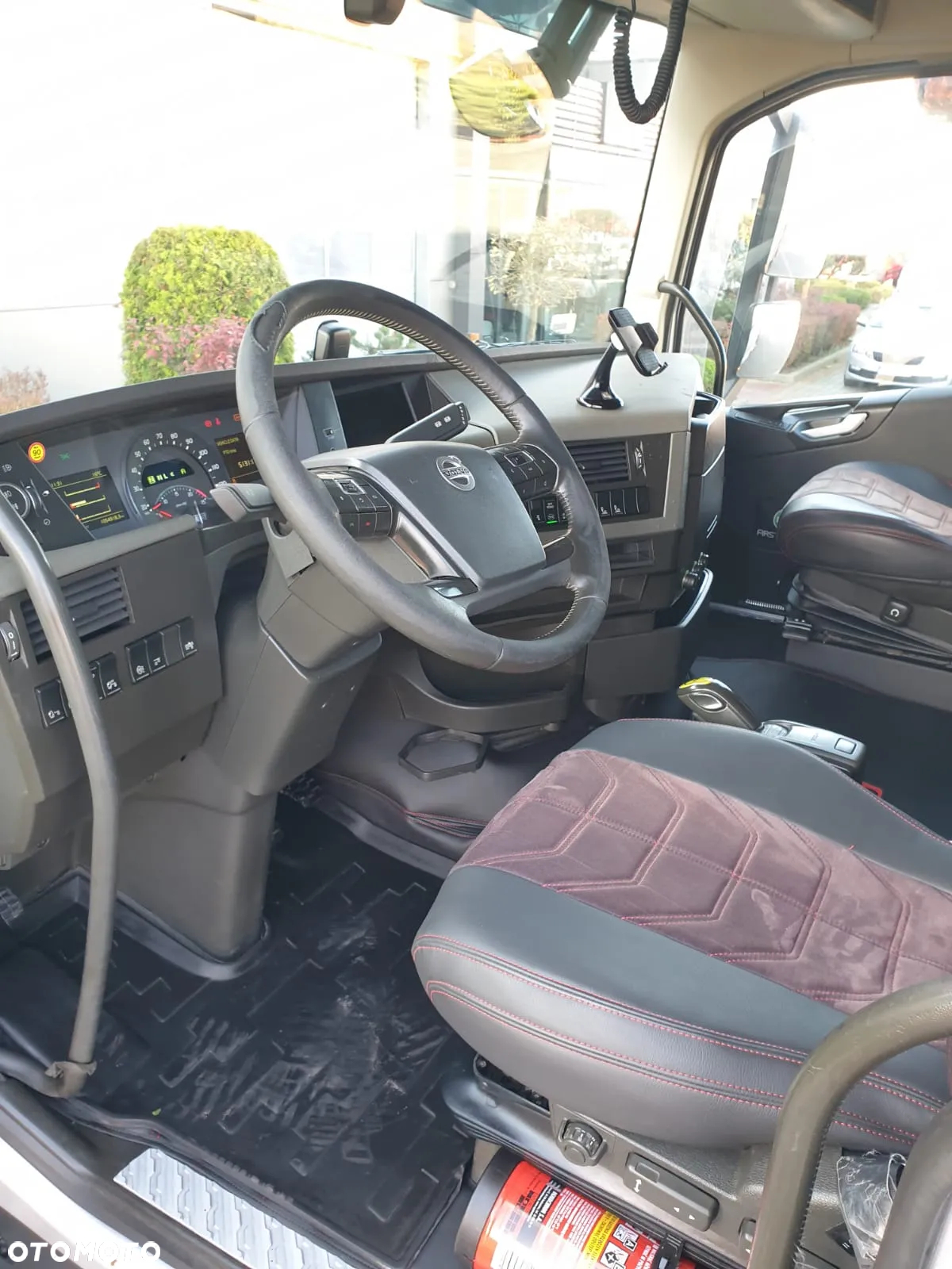 Volvo FH 16 750 6x4 GLOBETROTTER DO DRZEWA - 16