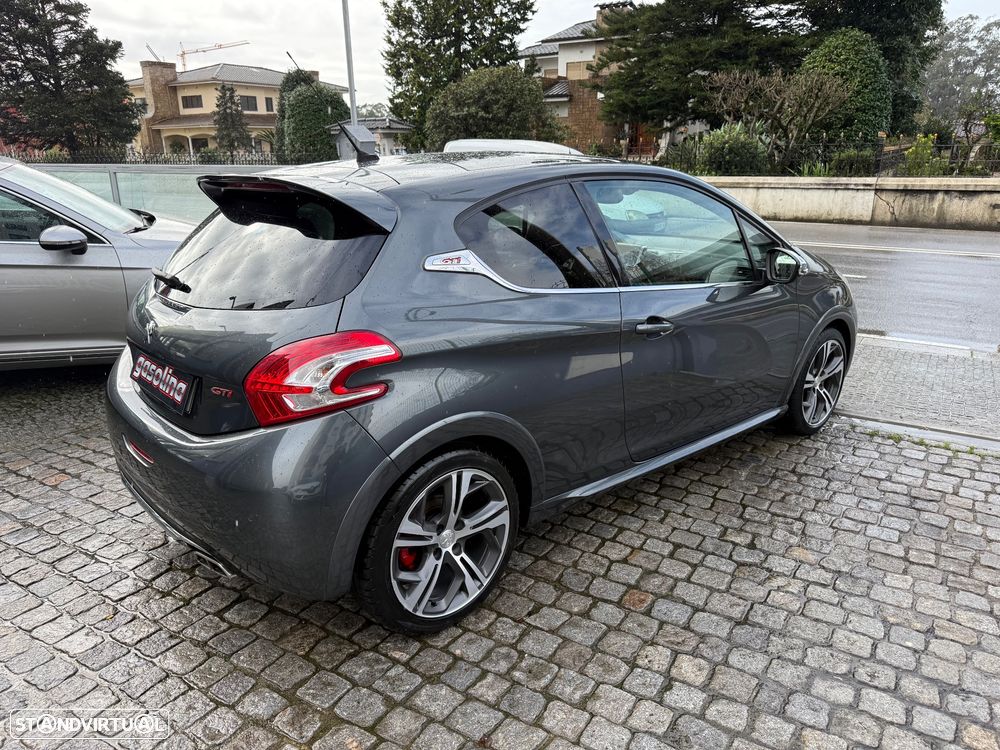 Peugeot 208 GTI 200 THP - 12