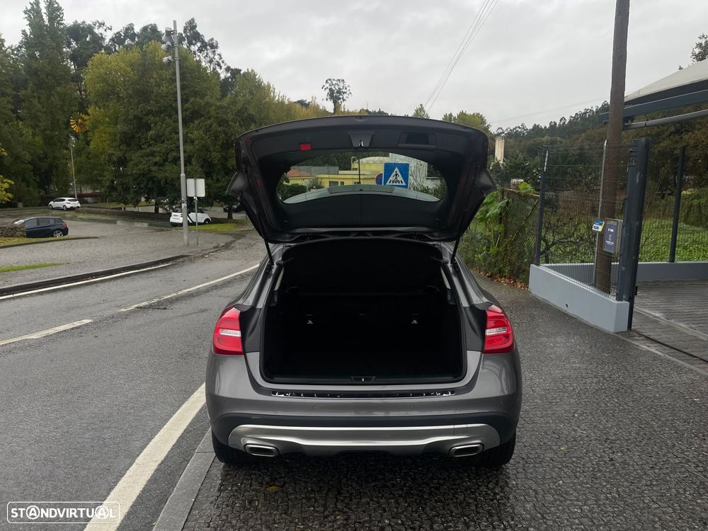 Mercedes-Benz GLA 180 - 9