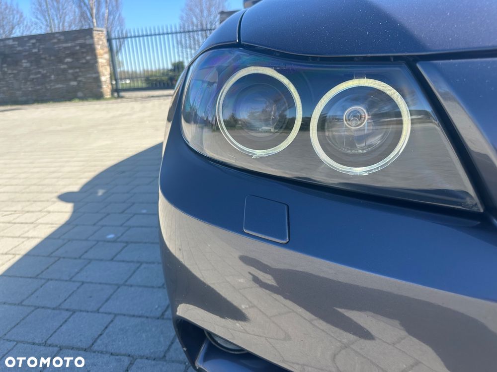 BMW Seria 3 325xi - 37