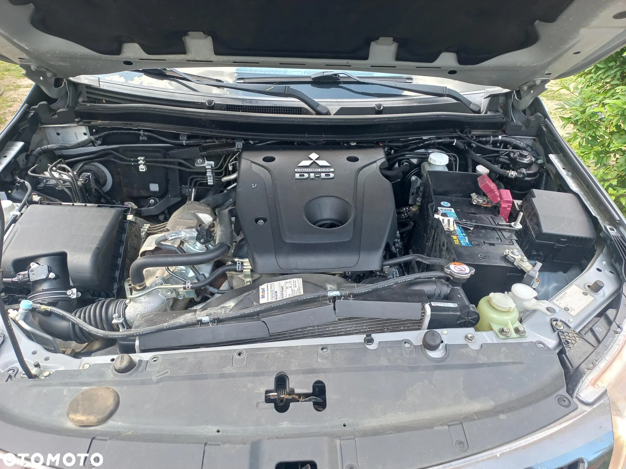 Mitsubishi L200 2.4 d DC Intense + - 9