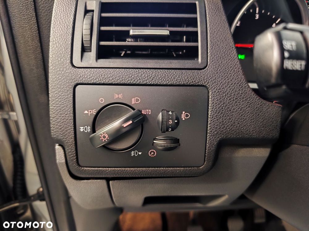 Volvo V70 D4 Geartronic Kinetic - 17