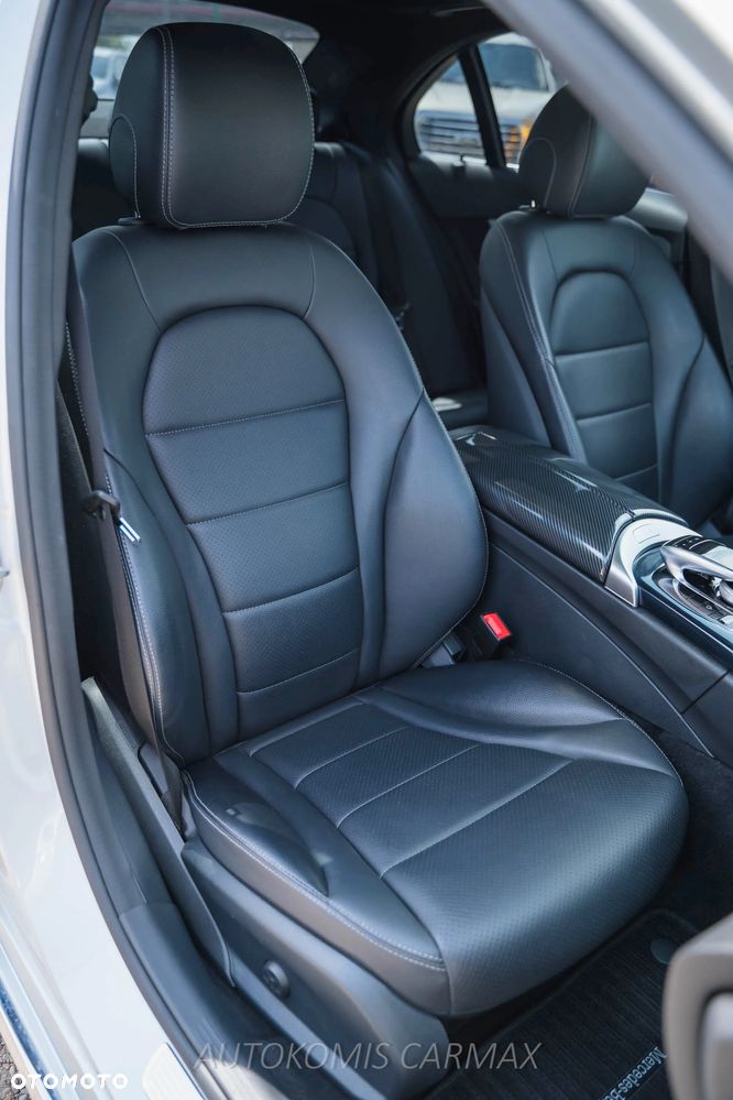 Mercedes-Benz Klasa C 300 7G-TRONIC - 19