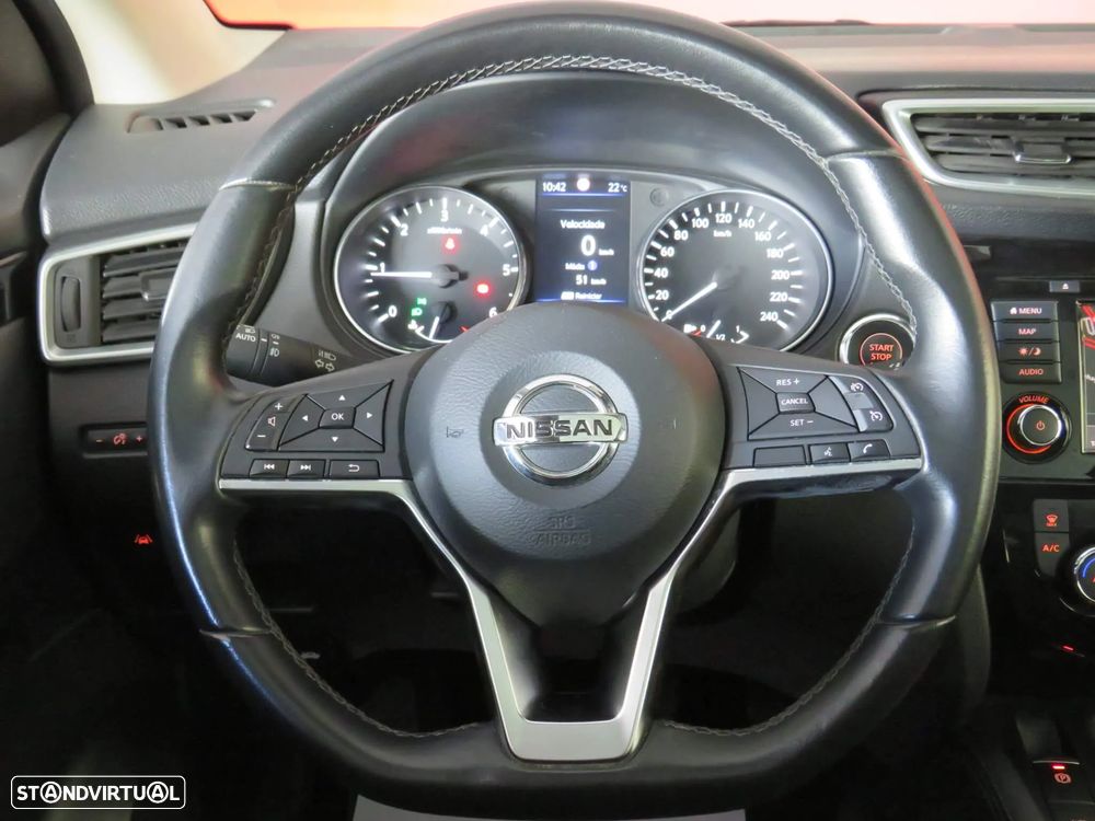 Nissan Qashqai 1.5 dCi N-Connecta J18+Led - 17