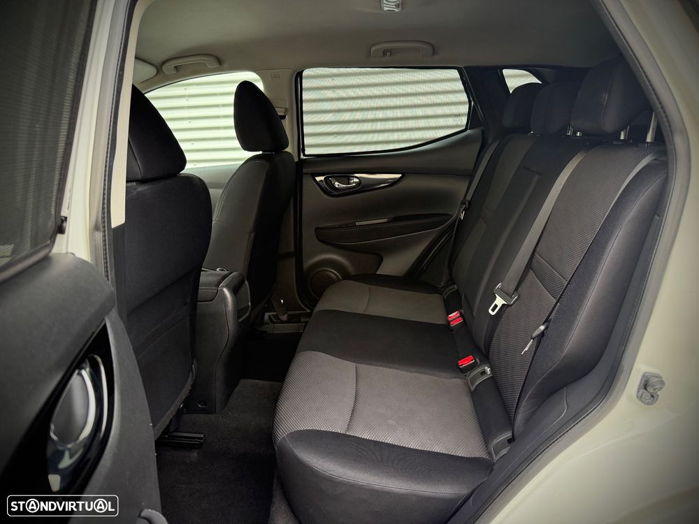 Nissan Qashqai 1.5 dCi N-Connecta - 11