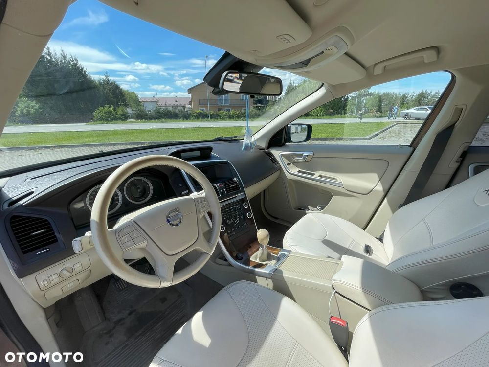 Volvo XC 60 D5 AWD - 12